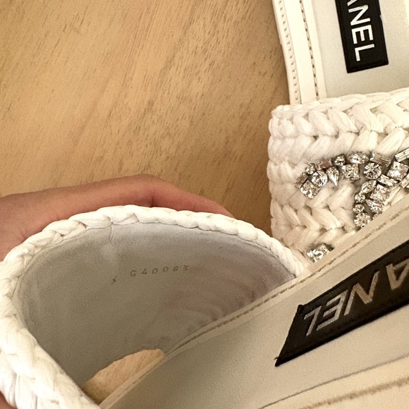 CHANEL  Raffia Crystal CC Mules Sandals - Picture 8 of 8